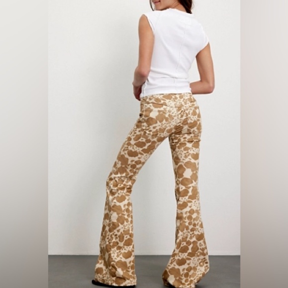 NWT Free People We The Free Penny Pull-On Printed Flare Jeans in Dunes Combo